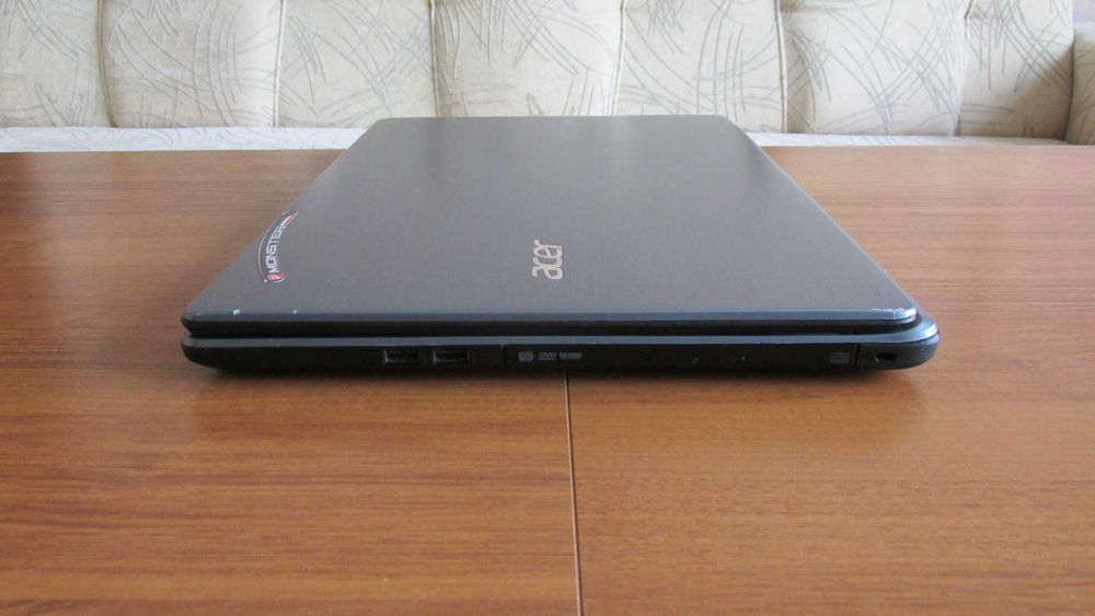 17.3 инча Acer с 8 GB DDR3 и SSD 240GB