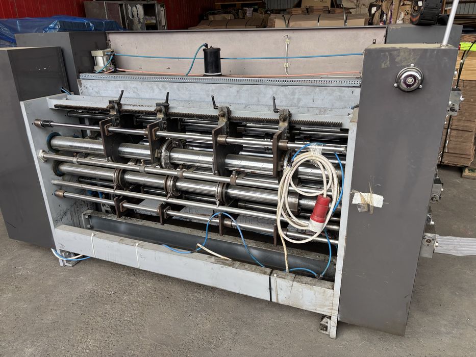 Utilaj cutii carton flexo slotter