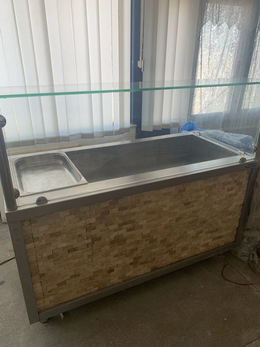 Vând vitrine frigorifice
