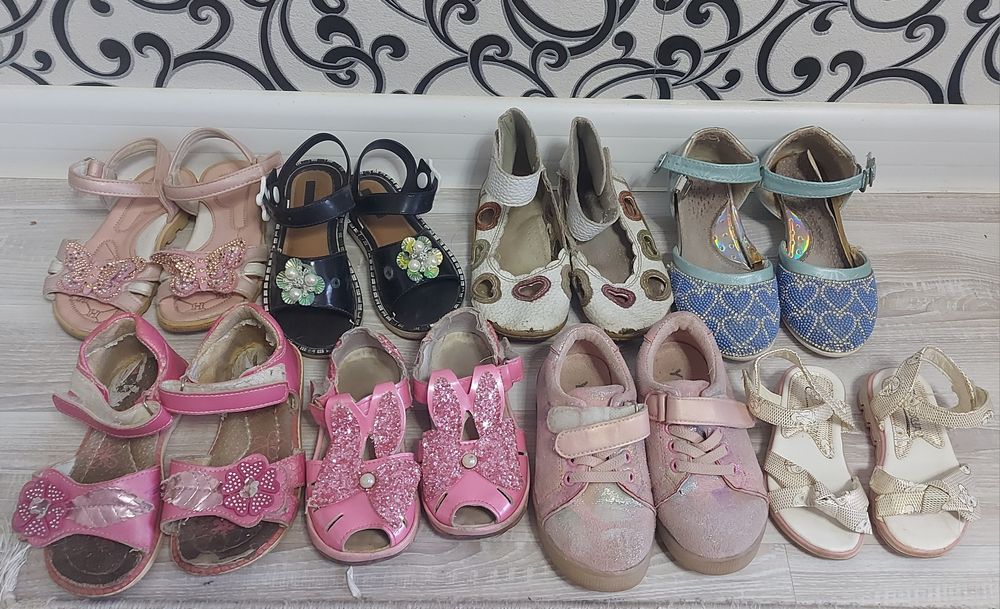 Продам Кроссовки босоножки