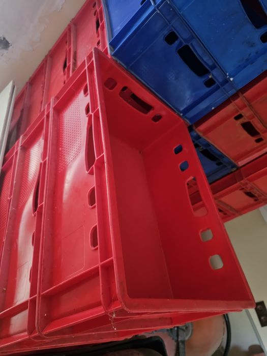 Продавам пластмасови касетки