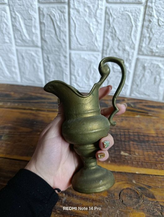 Стара плътна бронзова кана