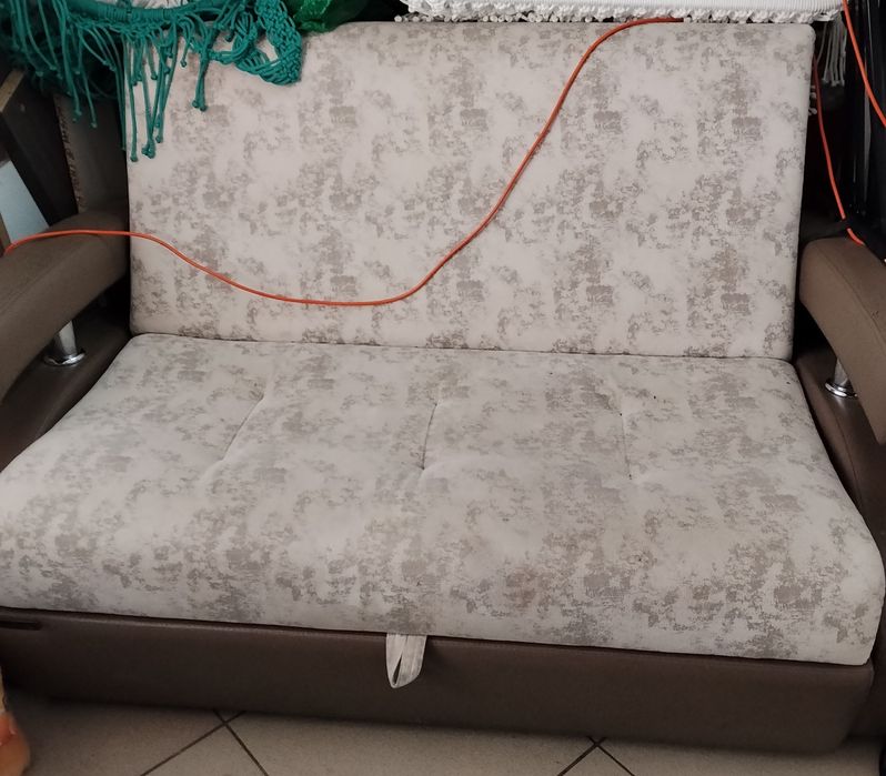 Диван книжка.вместительный!