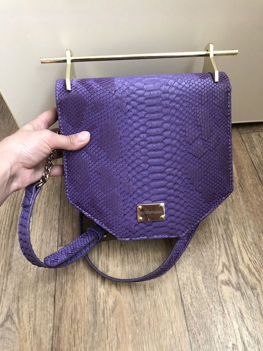 Сумка. Фиолетого цвета под питон