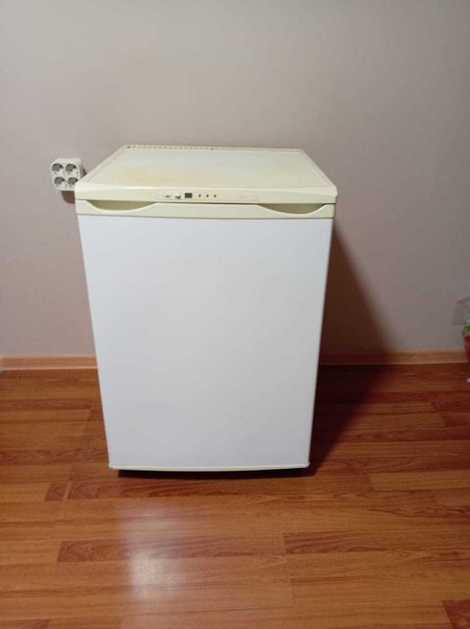 Морозильник не большой