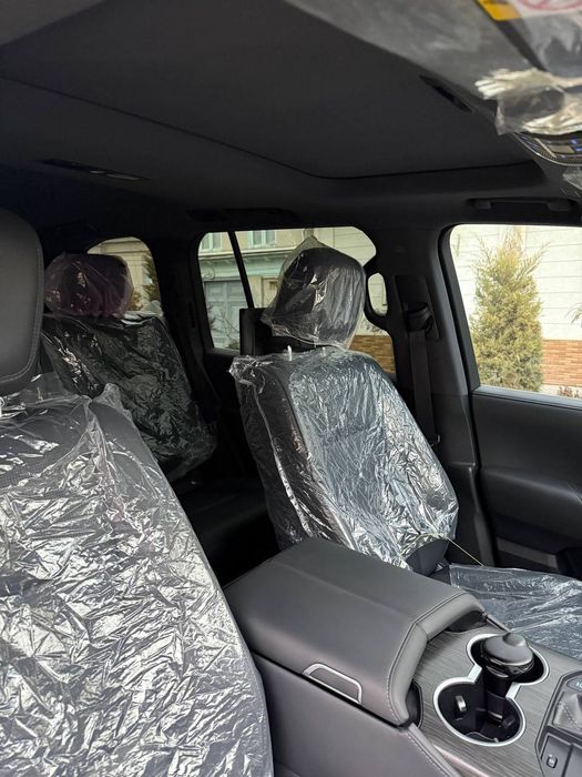 Toyota Land Cruiser 300