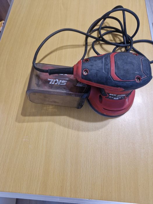 Șlefuitor cu excentric SKIL SR1E7461. 260W. 1300RPM Disc 125 mm.În stare foarte bună de funcționare.
