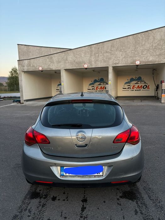 Vând Opel Astra J 2010