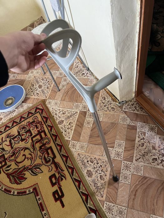 Костыыль проодам