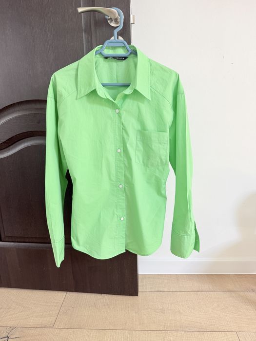 Camasa verde Zara.