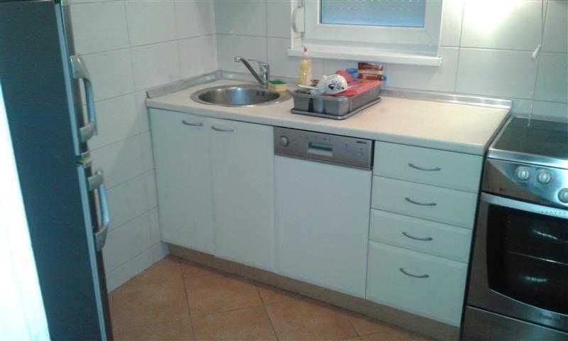 Дава се под наем Двустаен апартамент в Бургас, Лазур - 54 кв.м за 204 € - Снимка #4