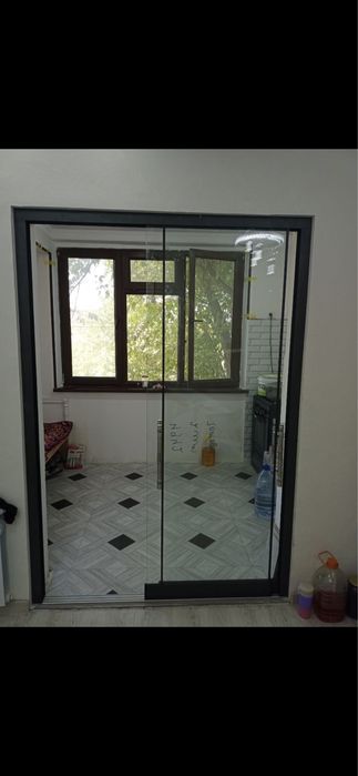 Стекляные раздвежные двери