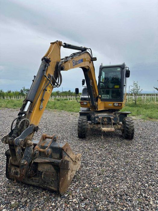 ekskavator UZXCMG XE60W