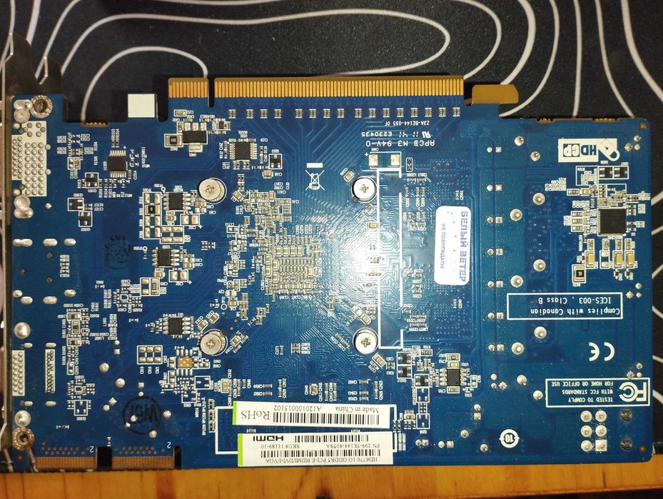 AMD RADEON HD 6770 от сапфир.
