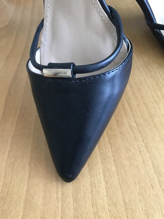 Черни елегантни обувки със златист елемент,  еко кожа,N37