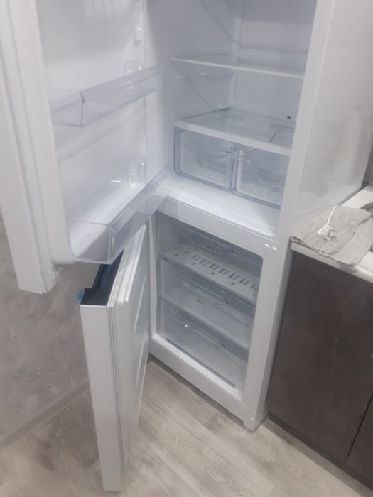 Продам холодильник индезит