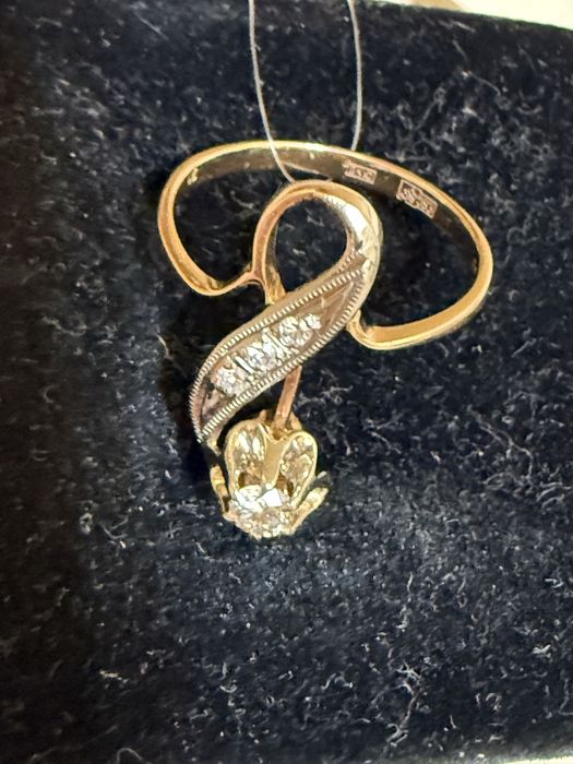 Бриллиант узук сотилади