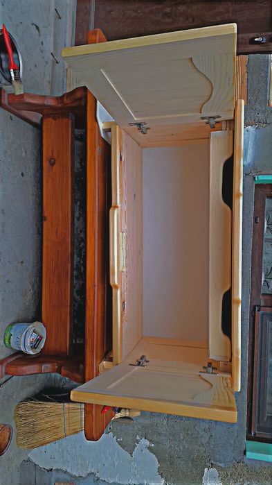 Шкафове от масивна дървесина