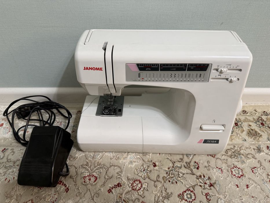 Продам швейную машину