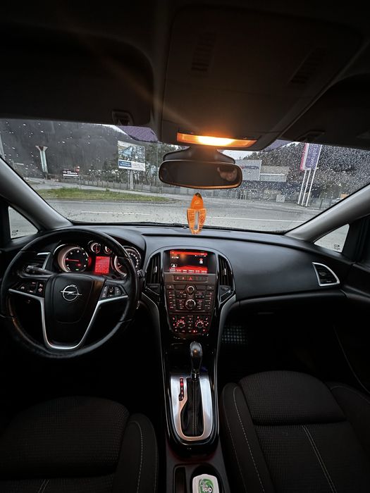 Opel astra j full
