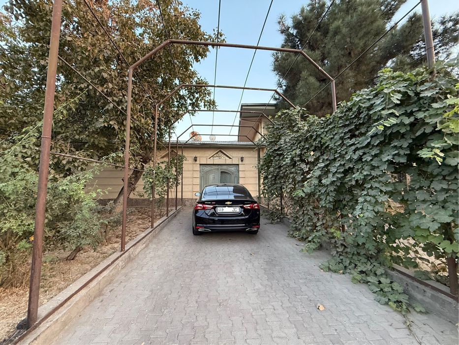 Йўл юзида жойлашган участка срочно сотилади!!!