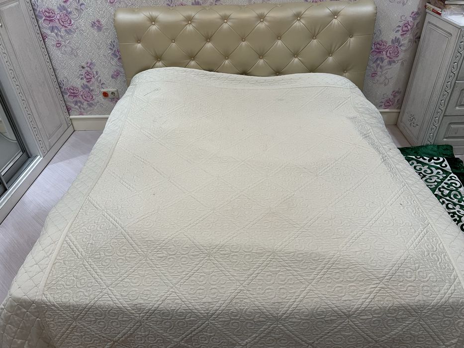 Продам двуспальную кровать