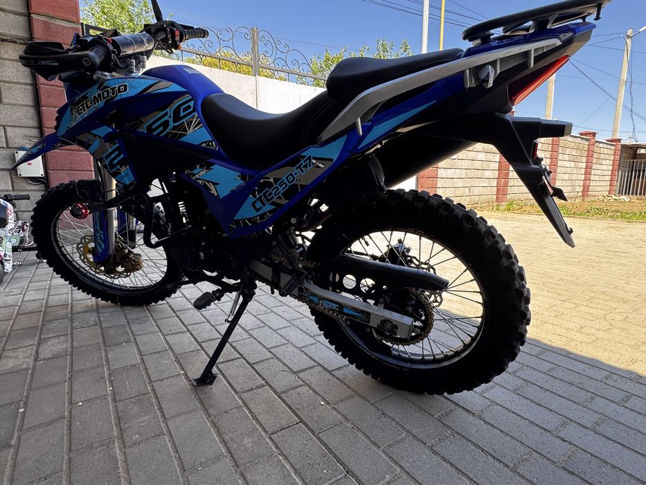 Продам мотоцикл 250 кубов