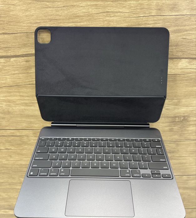 Prodam idyal Apple MagicKeyboard  13 M4 M5