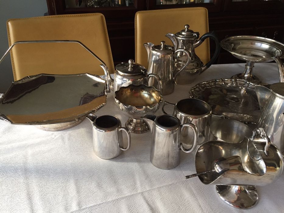 Сребърни/посребрени съдове чайник,канички,свещник бронз