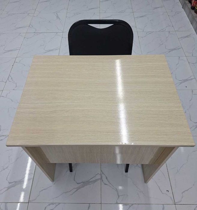 O'quv markaz va ofislar uchun 1 kishilik stol va partalar.