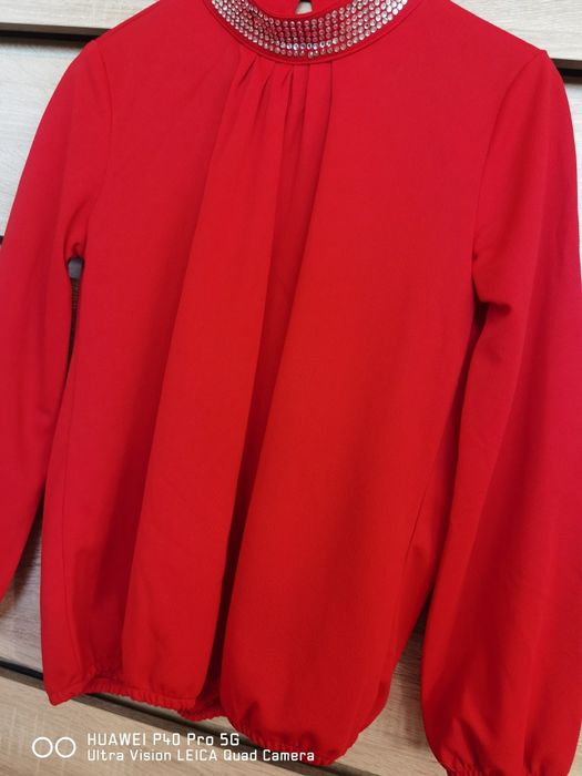 Червена дамска блуза
