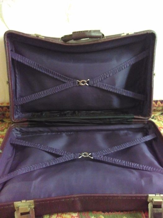 Кожаный чемодан .Производство Чехословакия.