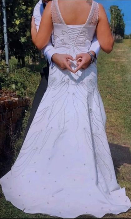 Rochie de mireasă potrivită la mărimile S, M, L