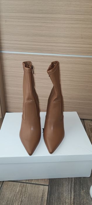 Кожени боти GUESS