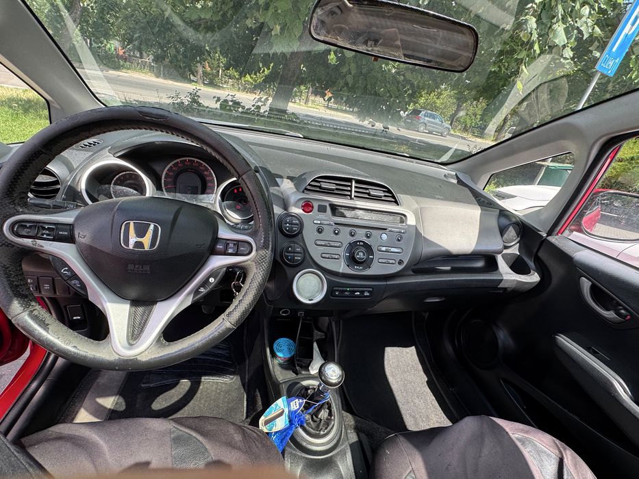 Honda Jazz 2009 | 1.3 Benzină | 73 CP | Pilot Automat | 235.000 km | Roșie