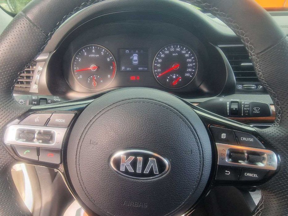 Автомобил KIA K7