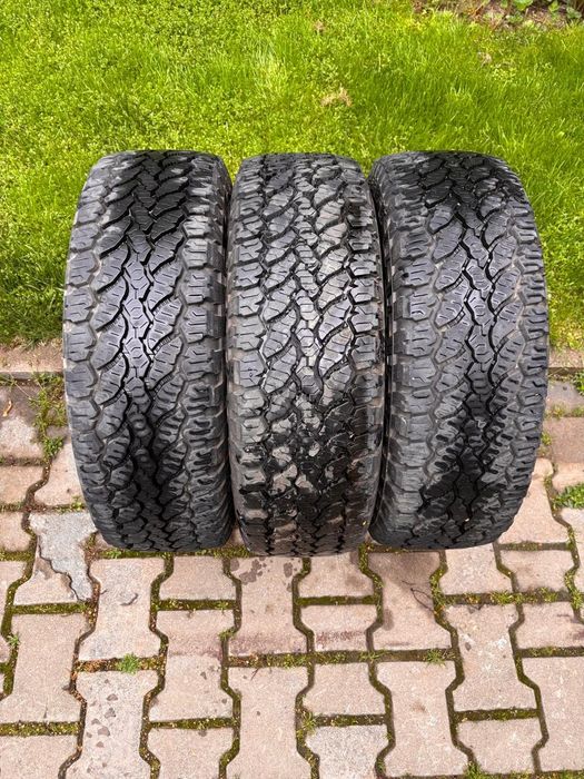 Резина б/у 215/65 R16 (3 шт)