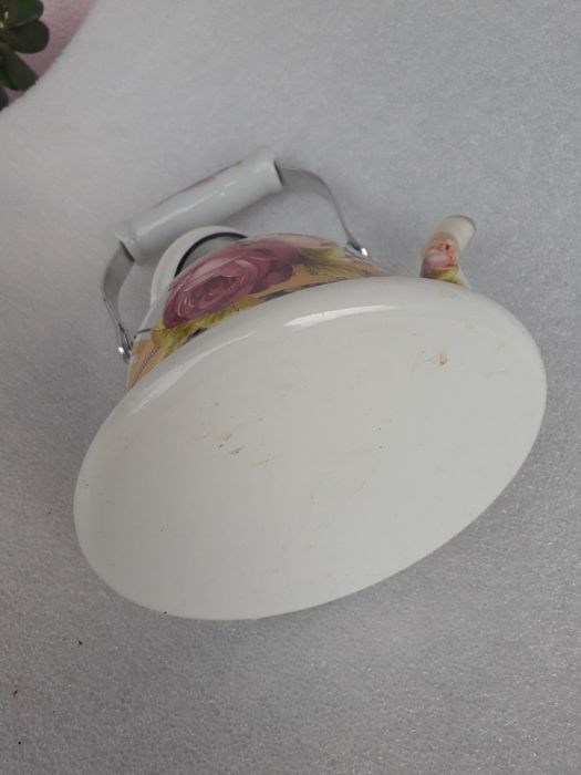 Емайлиран чайник с рози. Индукция