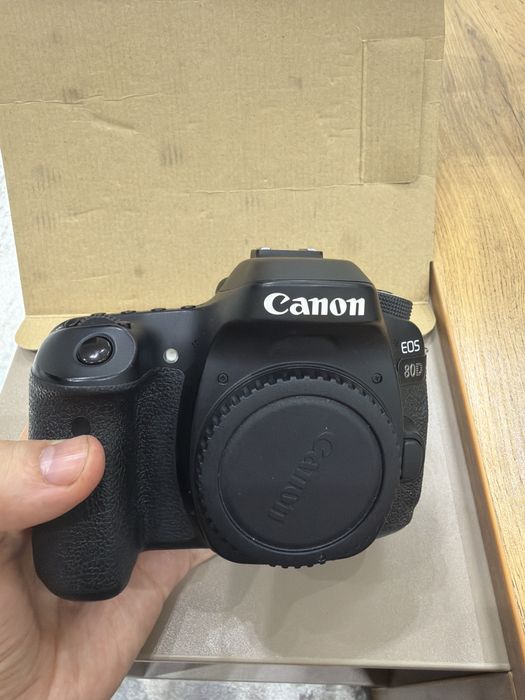 Canon 80D +1 batareyka/ 128gb fleshka / card reader