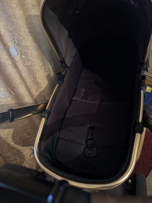 Продам коляску удобная маневренная