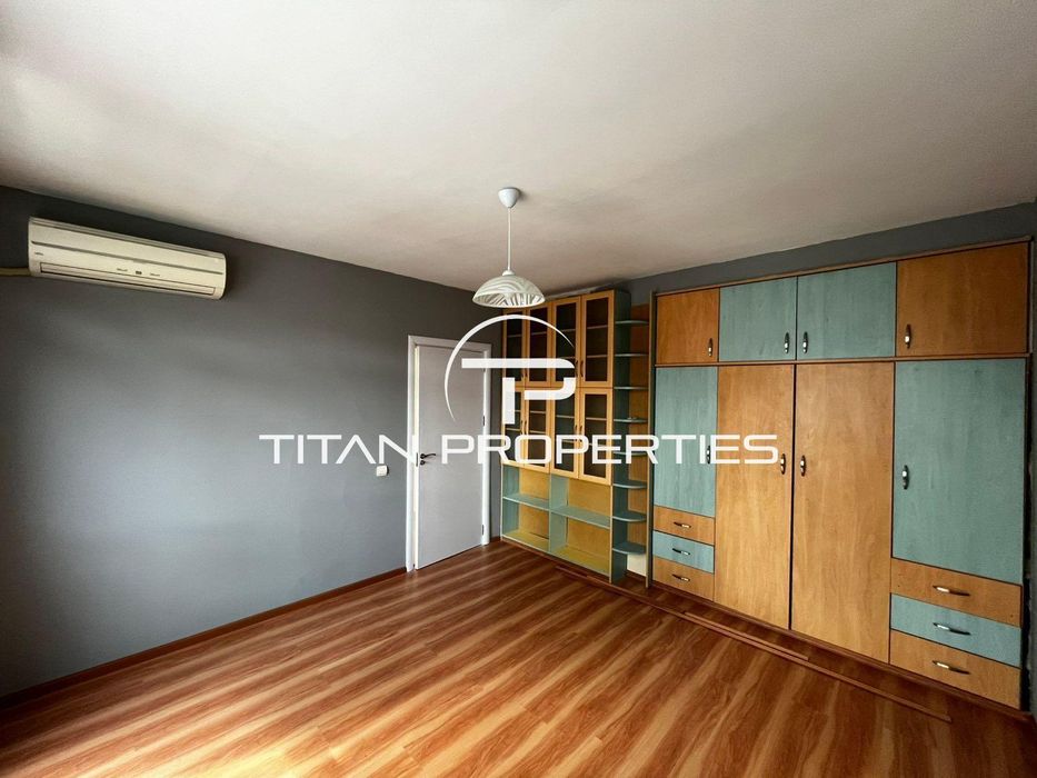 Многостаен апартамент за продажба в кв. Кючук Париж