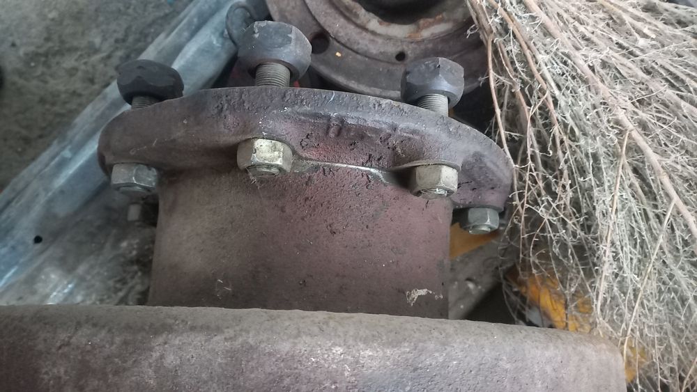 Продам передни ступицу зил