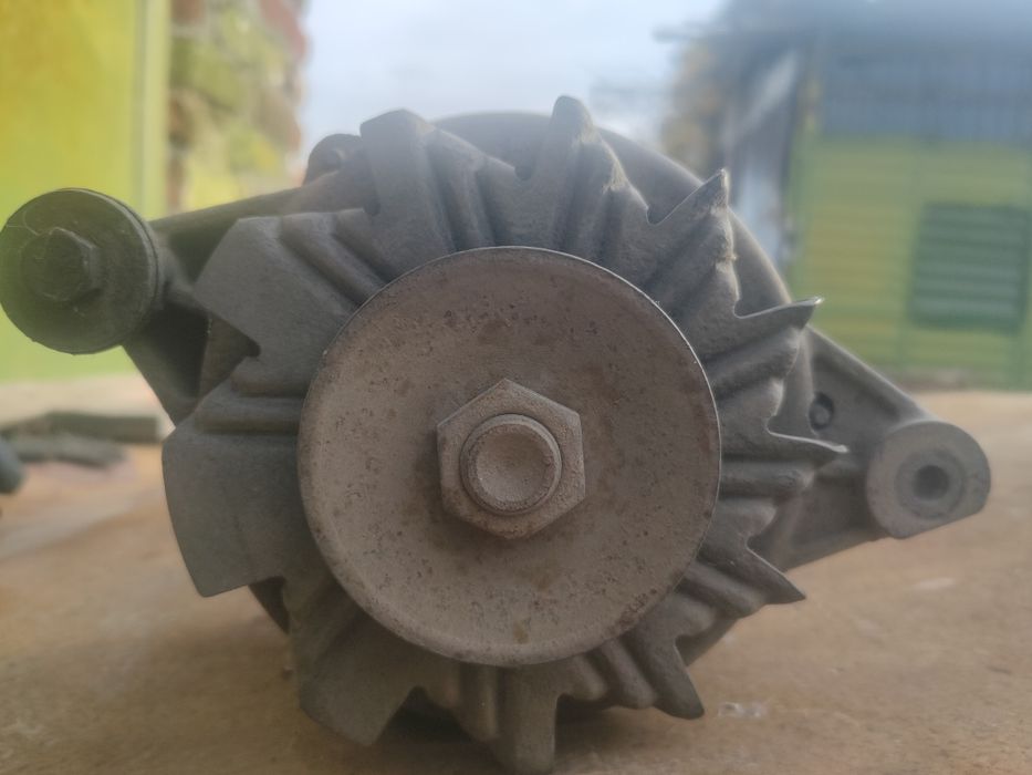 Алтернатор и хидравлична помпа