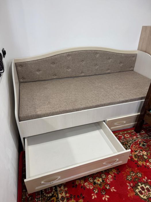 Продам кровать с 2 ящиками для белья!!!