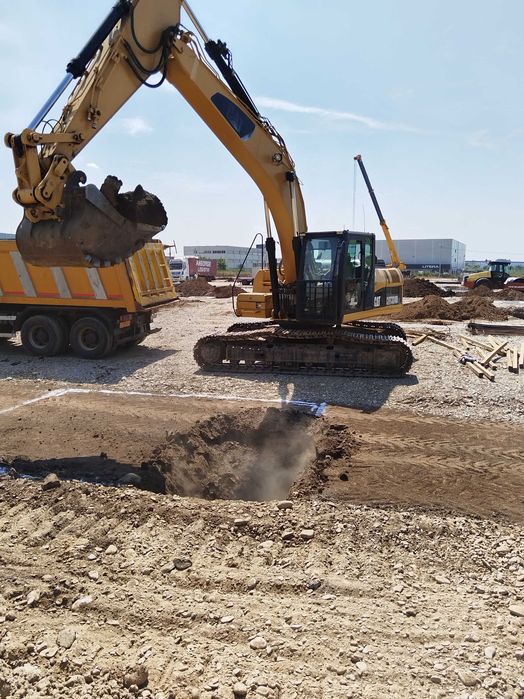 Buldozer cu scarificator , excavator 30t cu picon si foarfeca demolari