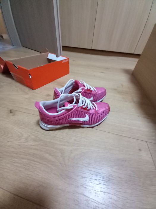 Nike маратонки женски