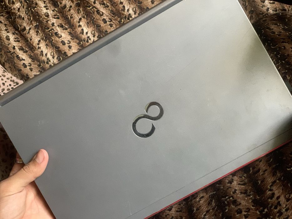 Fujitsu core i5