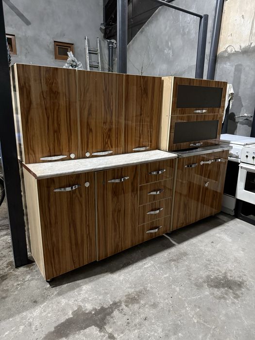 Срочно Сотилади кухонная 2 метир Ени састаянаси зур