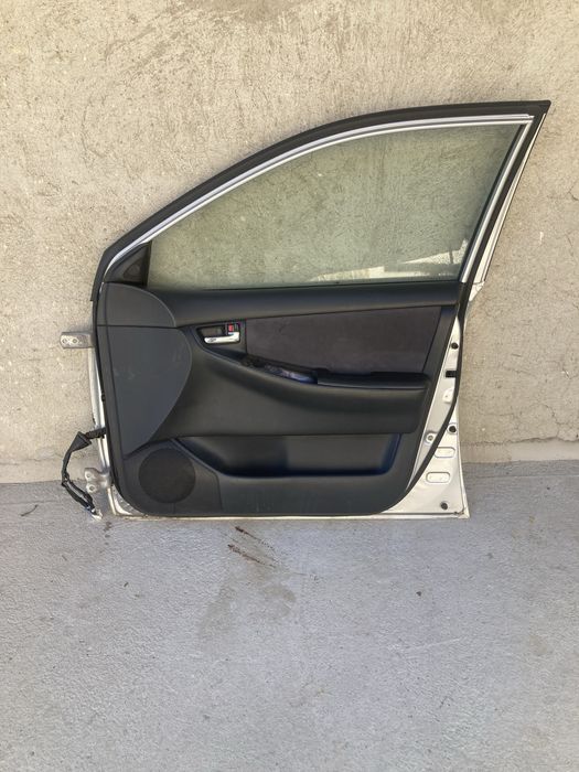 Предна дясна врата за тойота корола хечбек/toyota corolla 02-05г