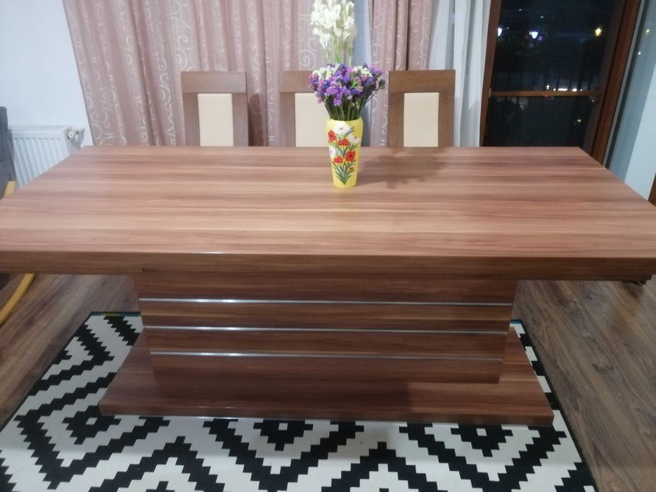 Masa dining extensibilă